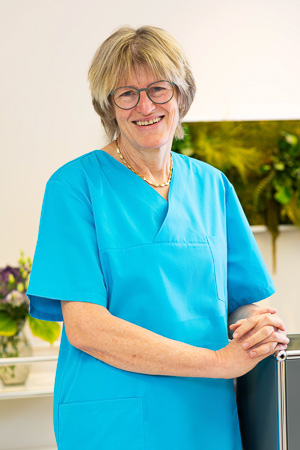 Dr. Christiane-Martina Schnell – Dr. med. dent. · M.A. · Zahnärztin, Praxisleitung
